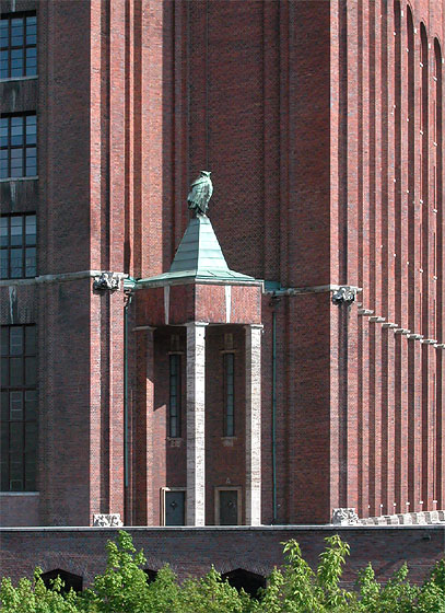 Ullsteinhaus, Architekt: Eugen Schmohl, Ullstein-Eule, Skulptur von Fritz Klimsch