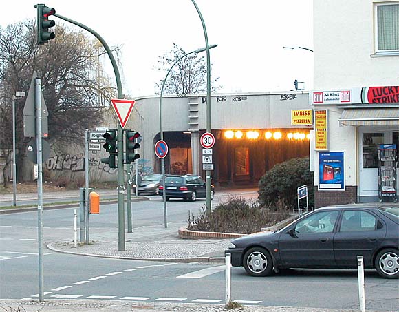Boelcketunnel, aufgenommen aus Richtung der Kreuzung Boelckestra&szlig;e / Hoeppnerstra&szlig;e. Autotunnel, S-Bahn-Unterf&uuml;hrung