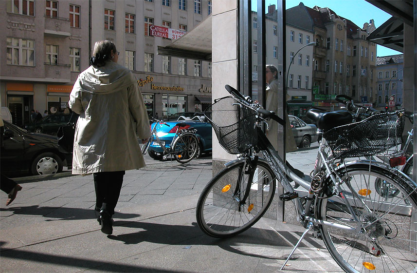 Karstadt, Tempelhofer Damm, Seiteneingang Te-Damm, Architekt: Harald Deilmann 
