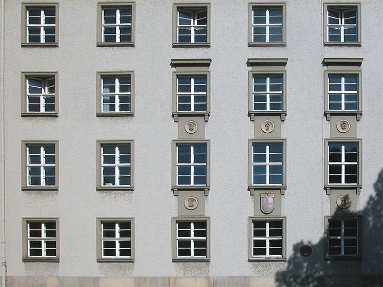 Rathaus Tempelhof, Fensterfront, Tempelhofer Damm 
