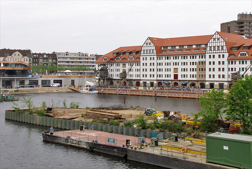 Tempelhofer Hafen, Einkaufszentrum, Er&ouml;ffnung. Blick von der Ullsteinstra&szlig;e 