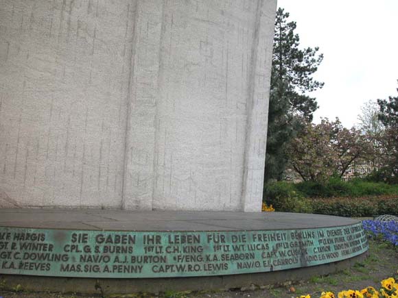 Inschrift Luftbr&uuml;ckendenkmal